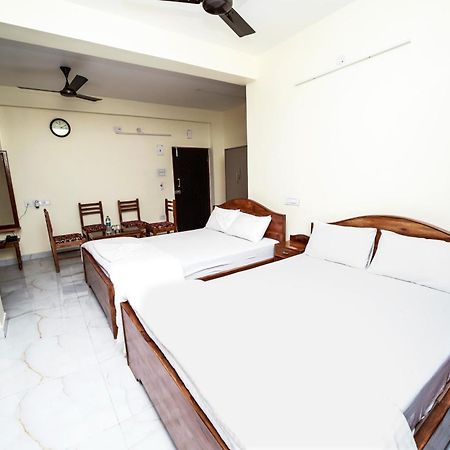 Rishika Guest House And Banquet Calcutta Buitenkant foto