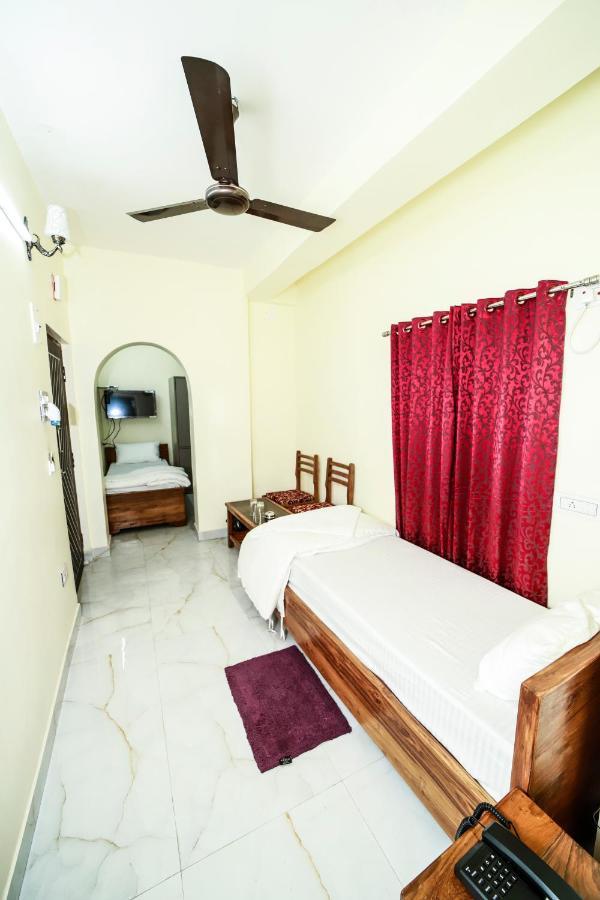 Rishika Guest House And Banquet Calcutta Buitenkant foto