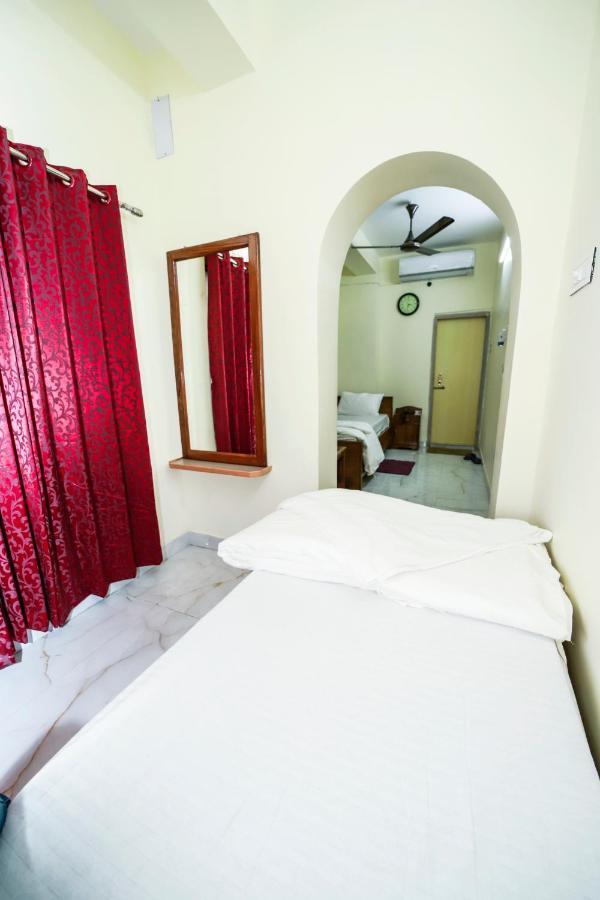 Rishika Guest House And Banquet Calcutta Buitenkant foto