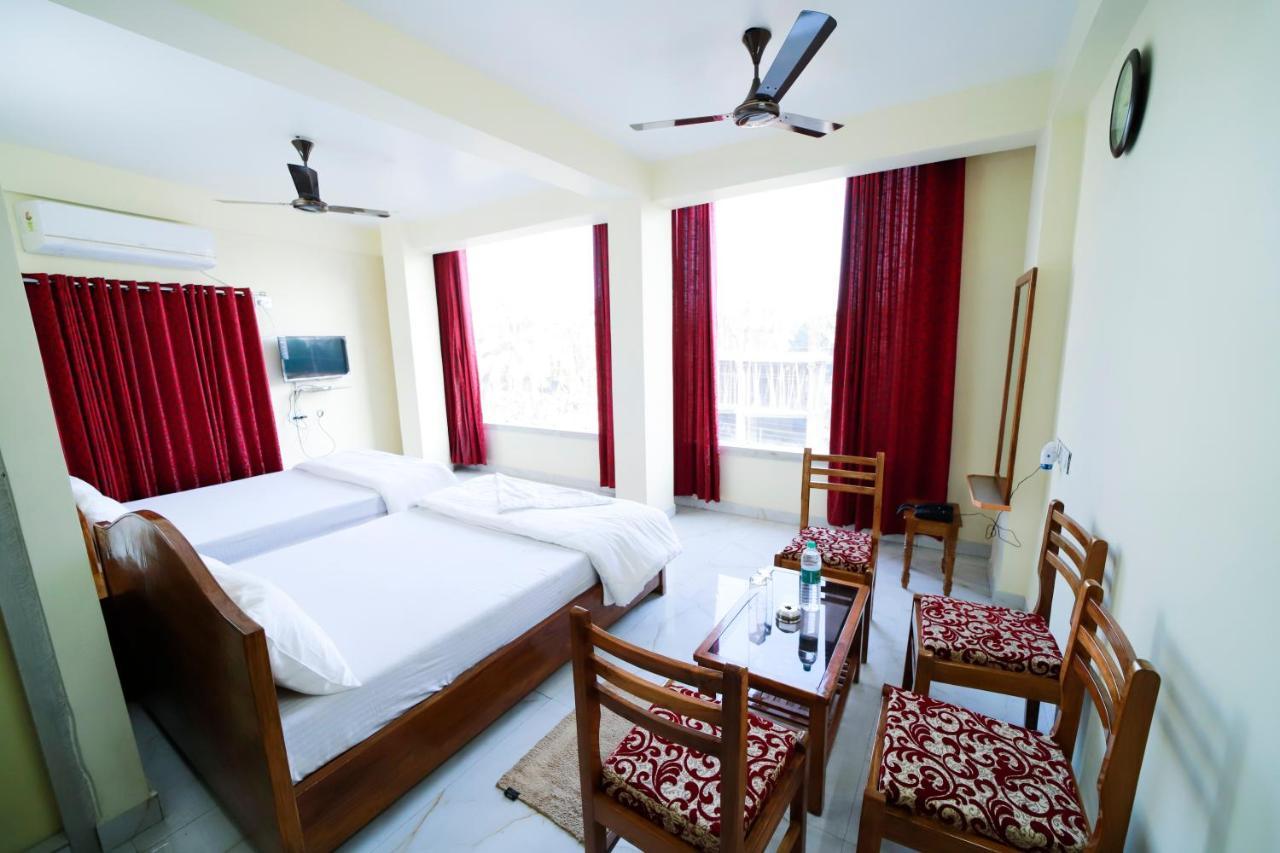 Rishika Guest House And Banquet Calcutta Buitenkant foto