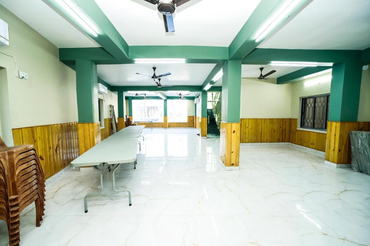 Rishika Guest House And Banquet Calcutta Buitenkant foto