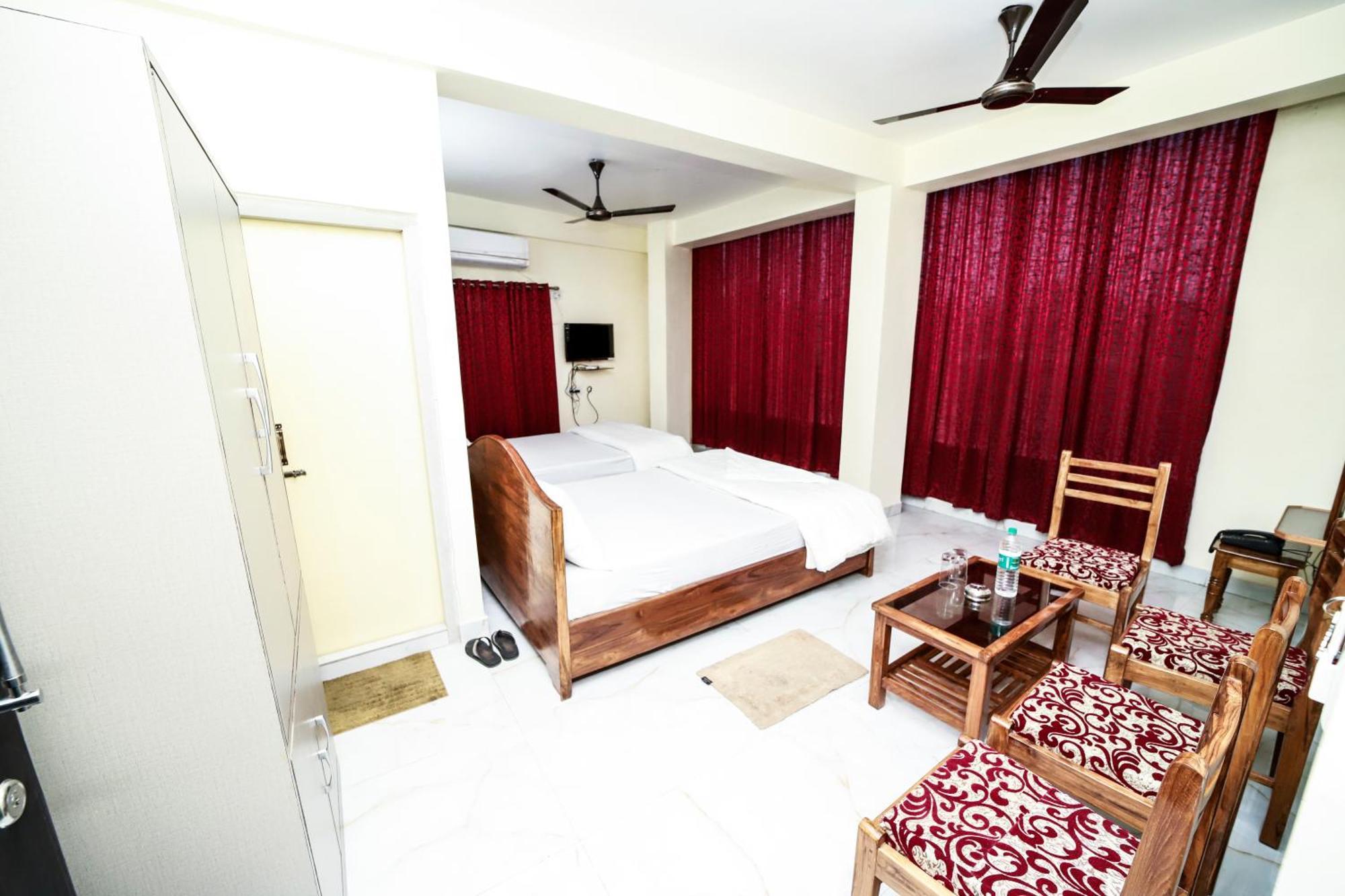 Rishika Guest House And Banquet Calcutta Buitenkant foto